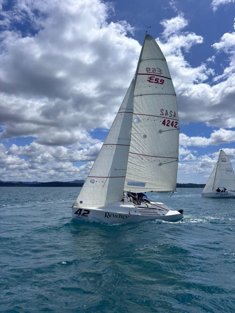 Elliott 5.9 fleet descends on Whitianga with title race wide open