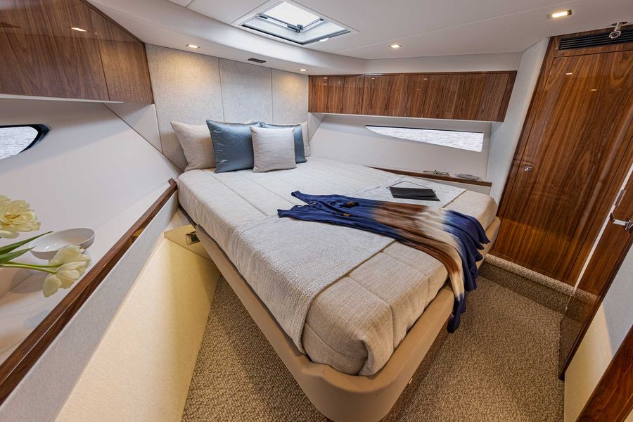 Riviera 4600 Sport Yacht Platinum Edition VIP Stateroom. Image credit: Riviera.com