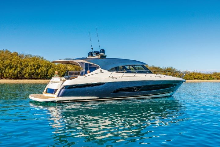 Riviera-5400-Sport-Yacht-Platinum-Edition-Anchored-03-Small-1.jpg