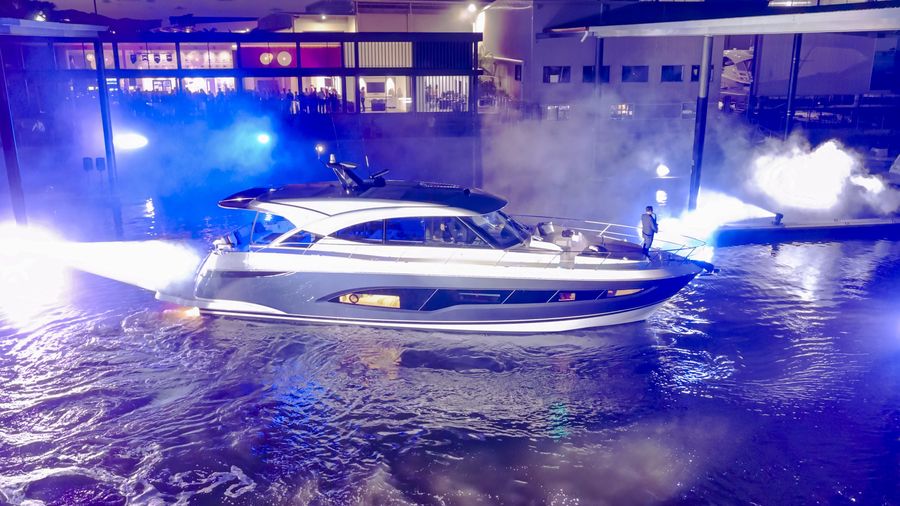 Riviera-5600-Sport-Yacht-Platinum-Edition-Launch-Reveal-010.jpg