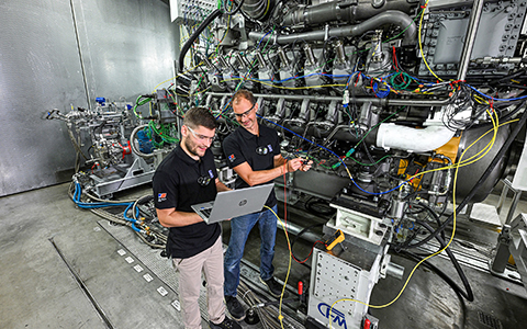 Rolls-Royce-successfully-tests-first-pure-methanol-marine-engine-for-climate-friendly-propulsion-cotent-img1.jpg