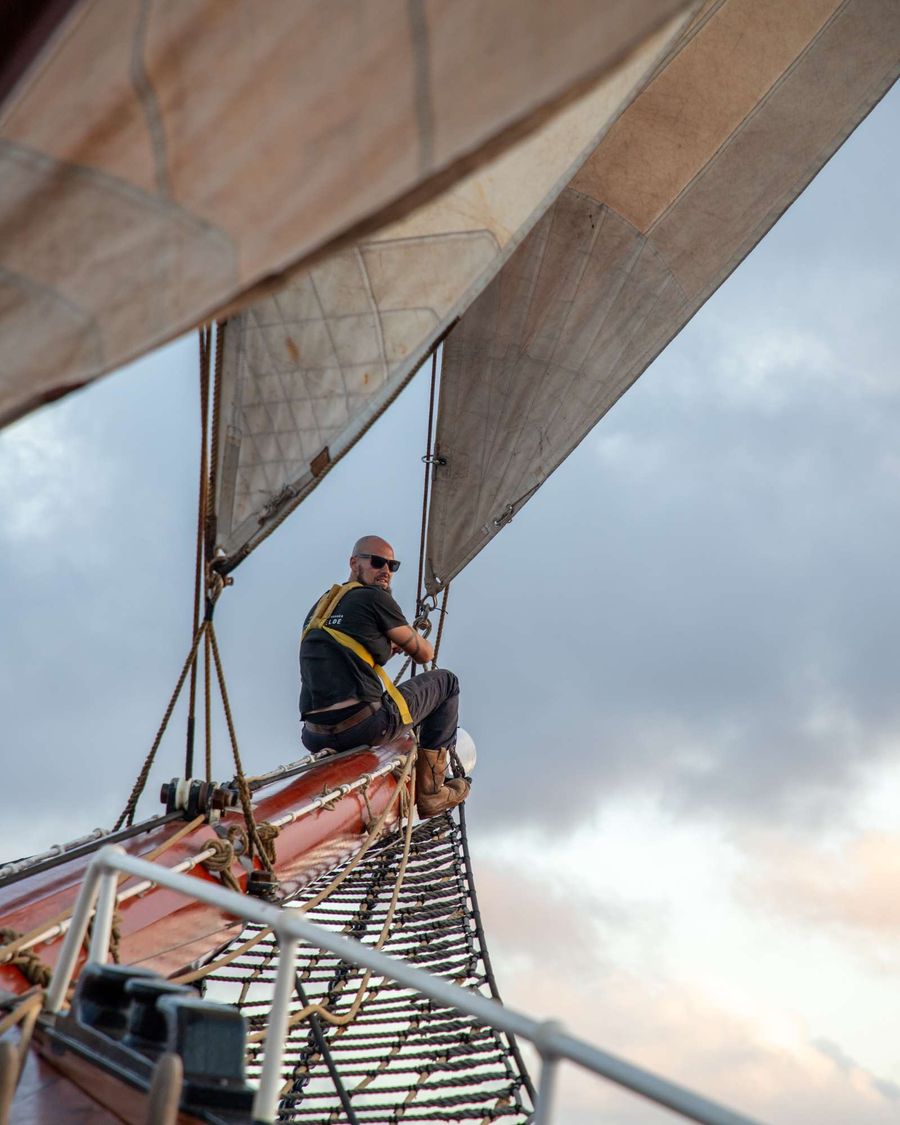 Sailing-from-Fiji-to-Bay-of-Islands-NZ-Photo-credit-Darwin200.jpg