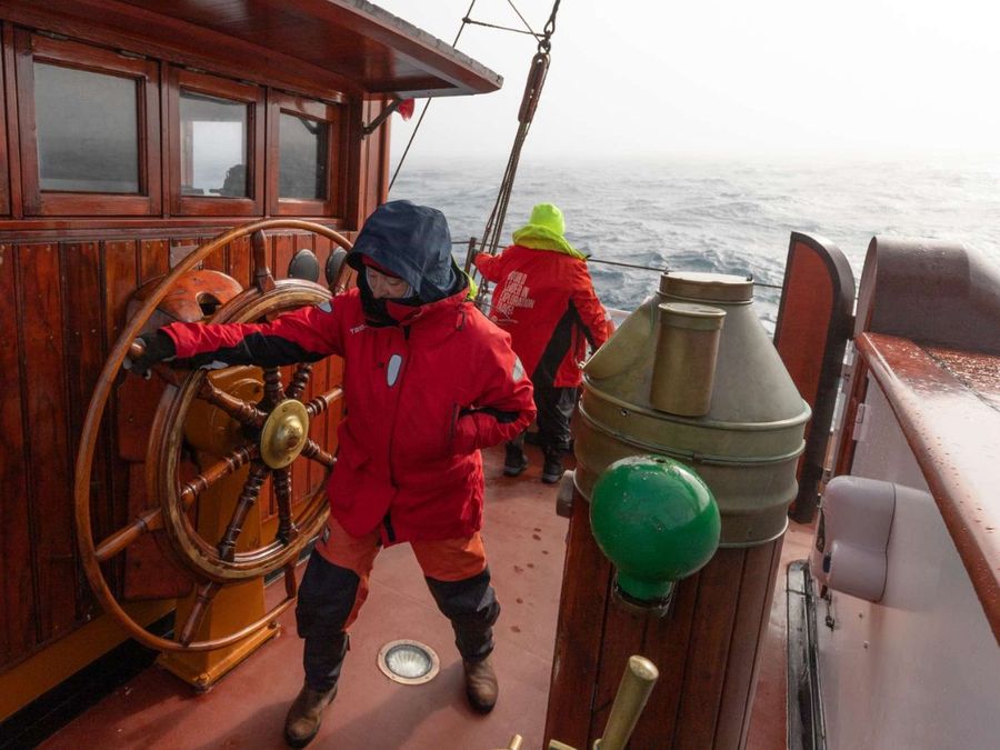 Sailing-to-Cape-Town-__-Photo-credit_-Darwin200-2.jpg