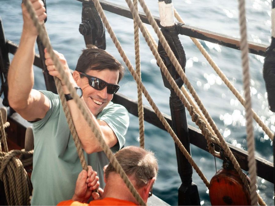 Sailing-to-Faulkland-Islands-__-Photo-credit_-Darwin200.jpg