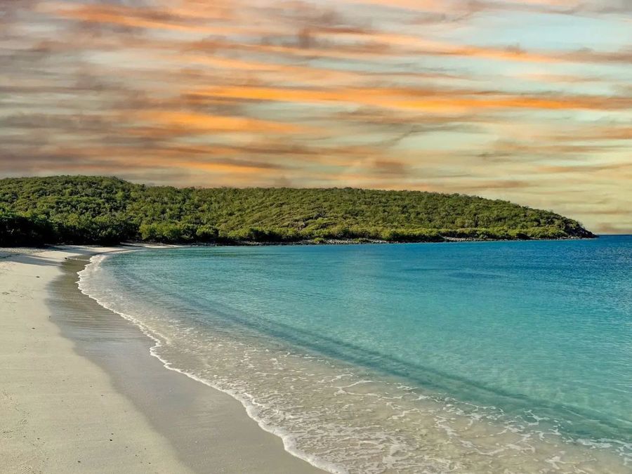 Salt-Pond-Bay-Block-Island-__-Photo-credit_-Maritimo.jpg