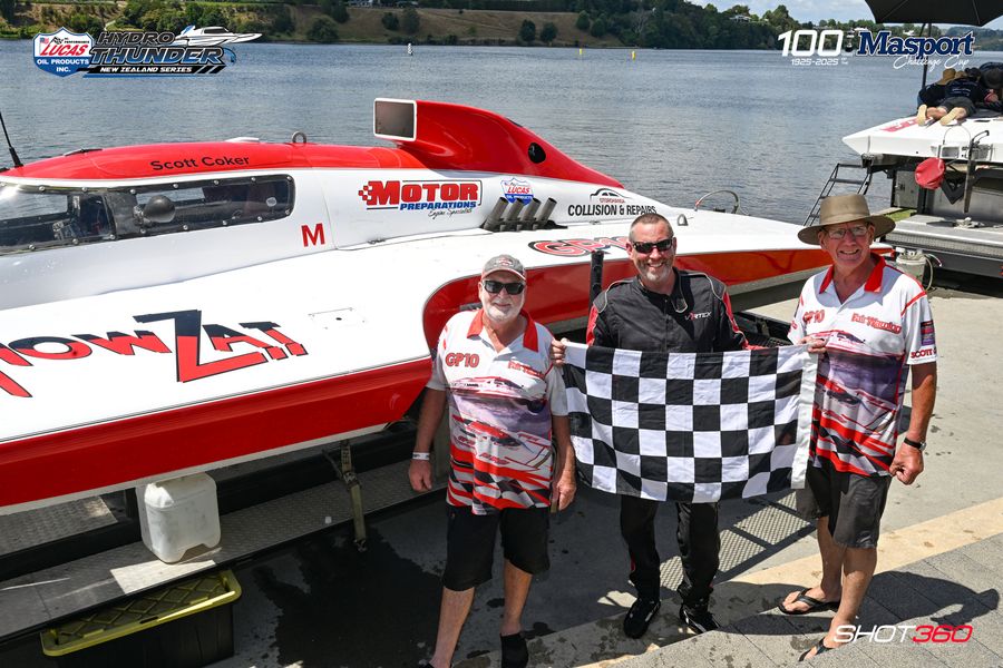 Scott Coker takes the victory in the Lucas Oil NZ Hydro Thunder Round 3 Grand Final : Shot360 Photography (Facebook)