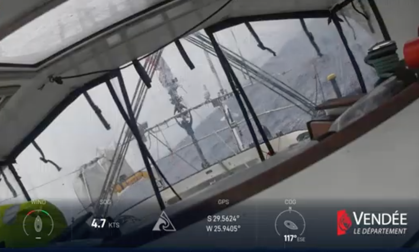 Damien Guillou is on a strong angle today, with very overcast conditions. 14/10/2026