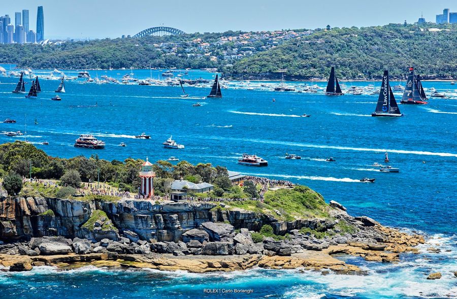 Race start / Facebook: Rolex Sydney Hobart