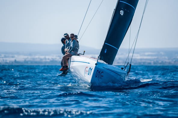 The Clubswan 28