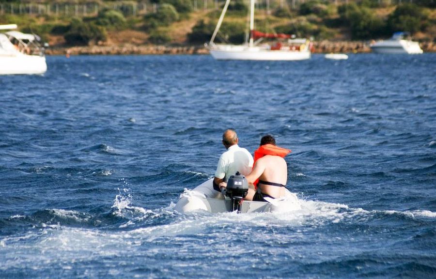 Lifejackets now compulsory on small craft underway nationwide, 09 October 2026