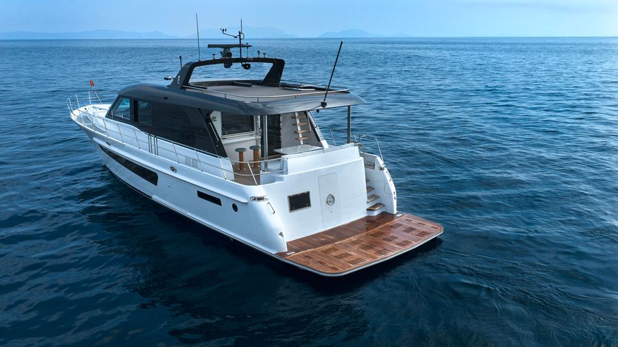 The CL Yachts CLB65 SUV replaces the flybridge with a single hardtop over the main deck.