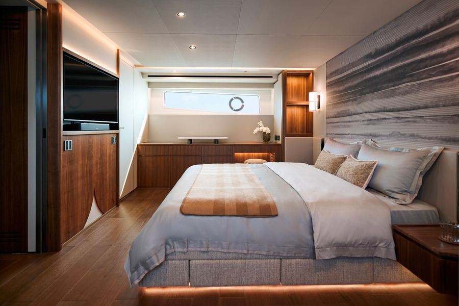 The CLB65 SUV’s full-beam master stateroom on the lower deck.