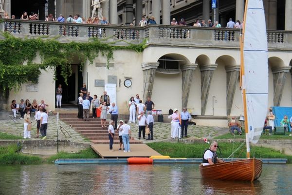 The-Canottieri-Firenze-under-the-Uffizi-and-on-the-right-Casmaran-Duri-i-Banchi-by-Giuseppe-Olivi-Photo-Paolo-Maccione.jpeg