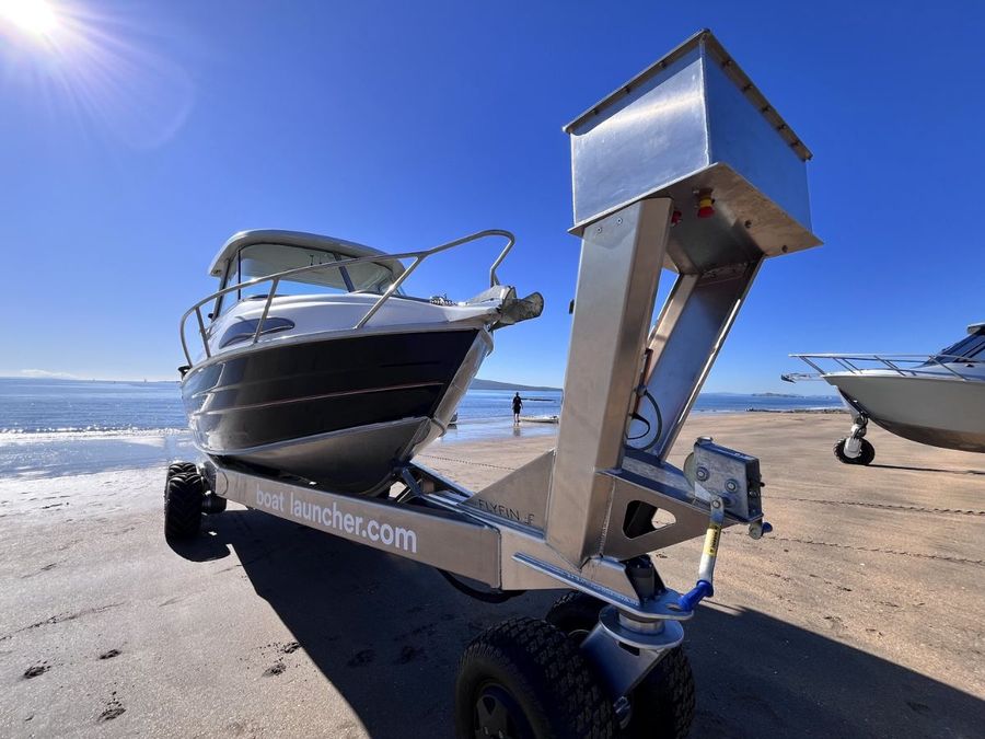 The-Tectrax-BoAT-Launcher-with-Tectrax-amphibious-system-in-the-background-Photo-credit-Kirsten-Thomas-Boating-New-Zealand-.jpg