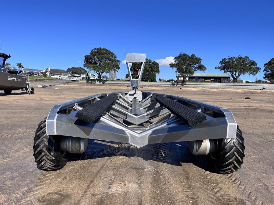 The-Tectrax-Boat-Launcher-Photo-credit-Kirsten-Thomas-Boating-New-Zealand-2.jpg