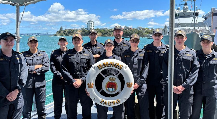 The-crew-of-Taupo.-Photo-credit-NZDF.jpg