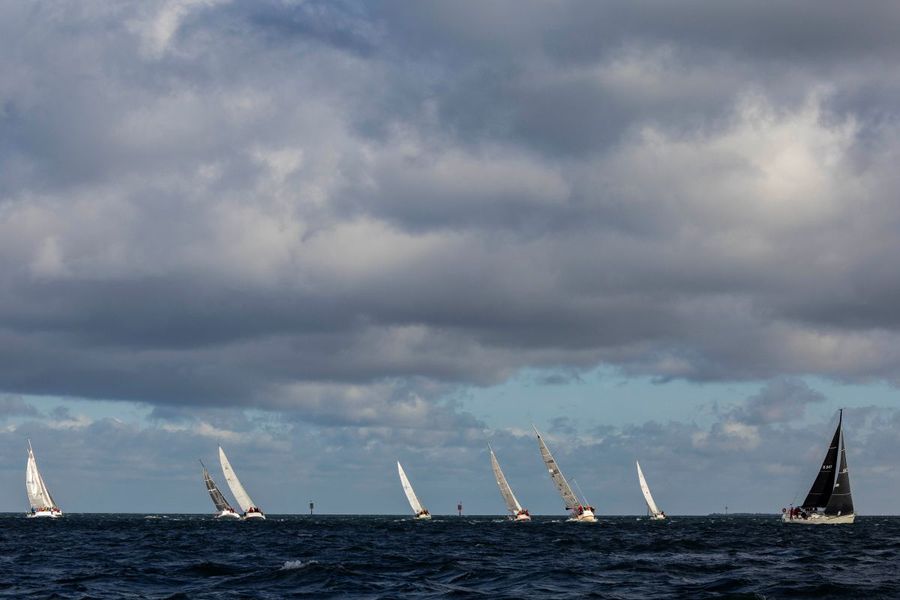 The-fleet-stretched-across-Port-Phillip-Andrea-Francolini-AWKR-pic.jpg