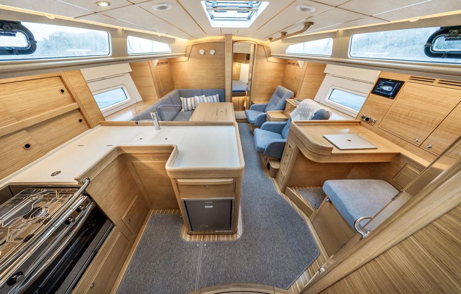 The-saloon-of-the-Hallberg-rassy-370-Photo-credit-Hallberg-Rassy.jpg