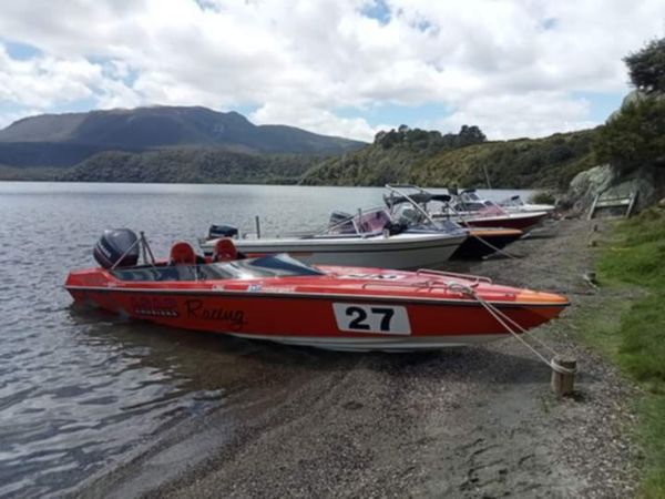 Brad Tinkers 1988 Sleekline with a 225hp Yamaha. Still being offshore raced to this day.