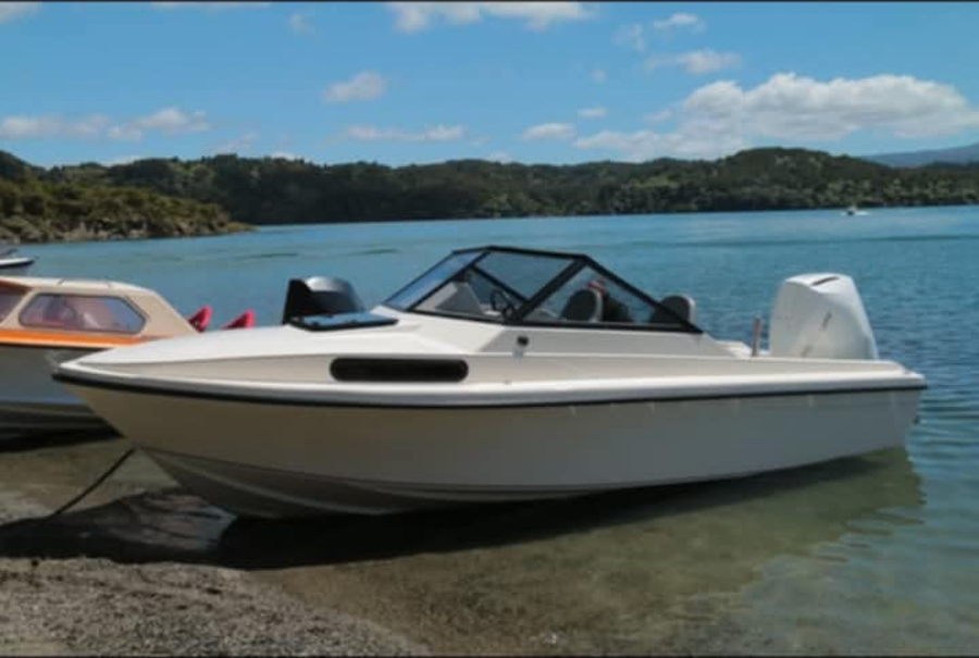Tim Tsoumas from Rayglass Boats Haines Hunter v198 that has been amazingly restored to better than new. And powered with an awesome 200 Mercury.