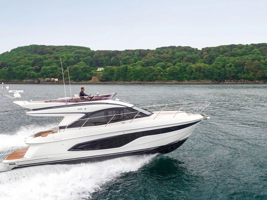 Underway the Princess F45 cruises at 25 kts with a maximum speed of 31 kts