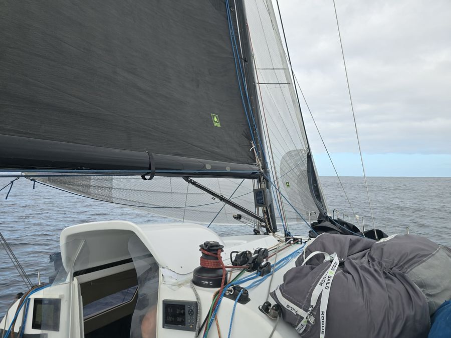 Up-on-deck-on-Motorboat-III-with-Rogue-Sails-during-the-2026-Three-Kings-Offshore-Yacht-Race-1.jpeg