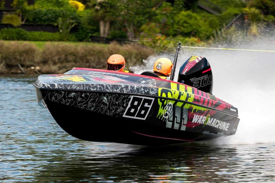War-Machine-Phantom-Powerboats.jpg