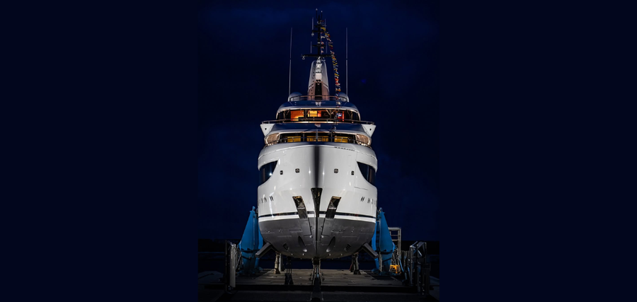 Benetti’s 67-metre M/Y Dagger combines hybrid propulsion with salt battery technology, offering an alternative to conventional lithium-ion energy storage.