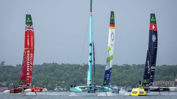 a-day-of-two-halves-for-emirates-gbr-as-wacky-conditions-pla-2.jpg