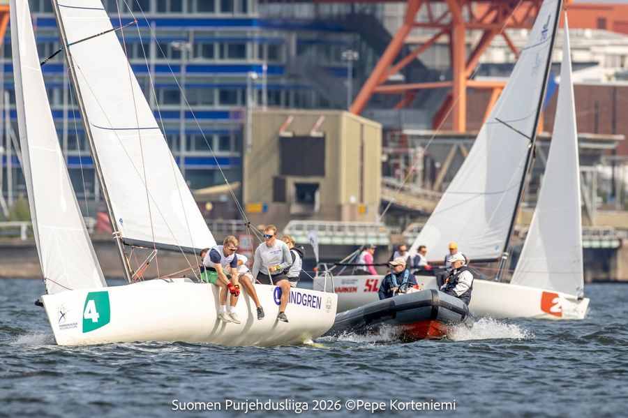 Rönnberg's crew in action during the tight J/70 semi-final battle in Helsinki