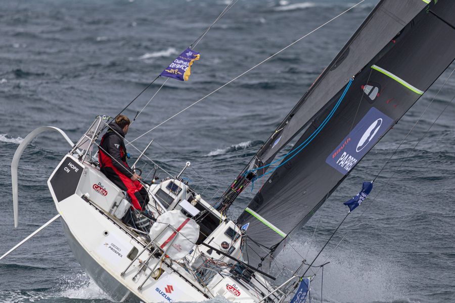 all-hands-on-deck-in-solitaire-du-figaro-paprec.jpg