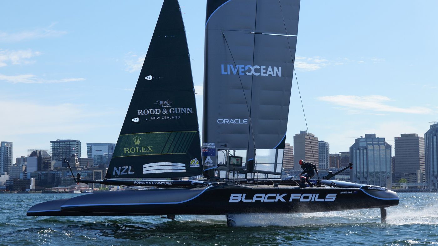 black-foils-can-still-win-despite-four-month-absence-burling.jpg