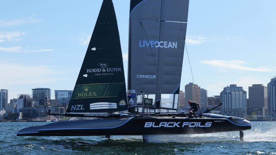 black-foils-can-still-win-despite-four-month-absence-burling.jpg