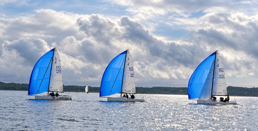 Jibeset powers downwind under spinnaker during the French J/70 Championship