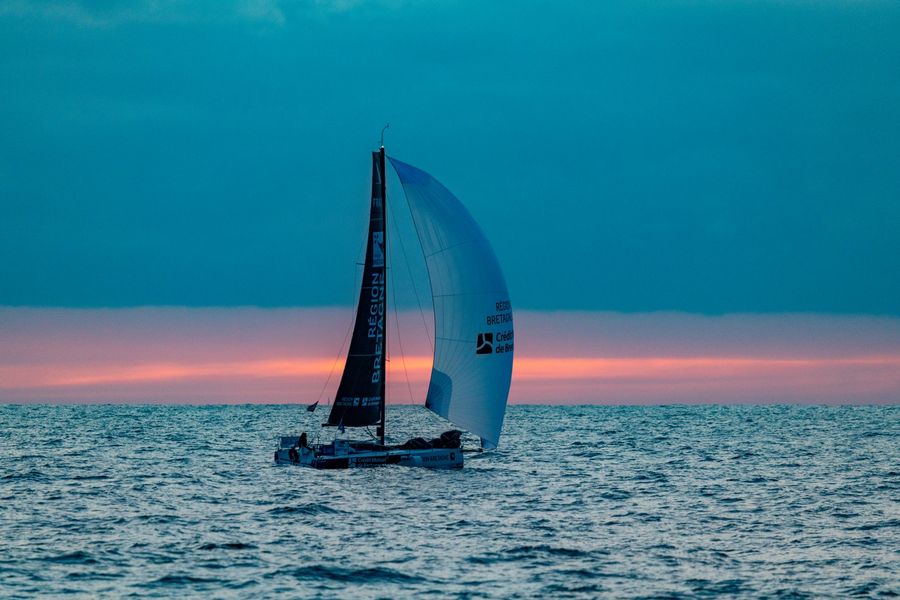 early-battles-off-oleron-as-solitaire-figaro-paprec-intensif.jpg