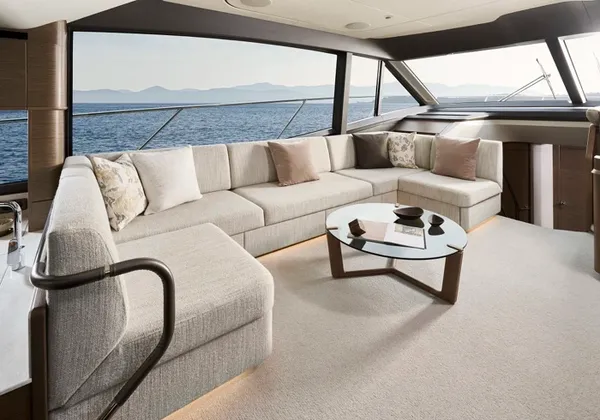 F58 saloon seating / Princess Yachts