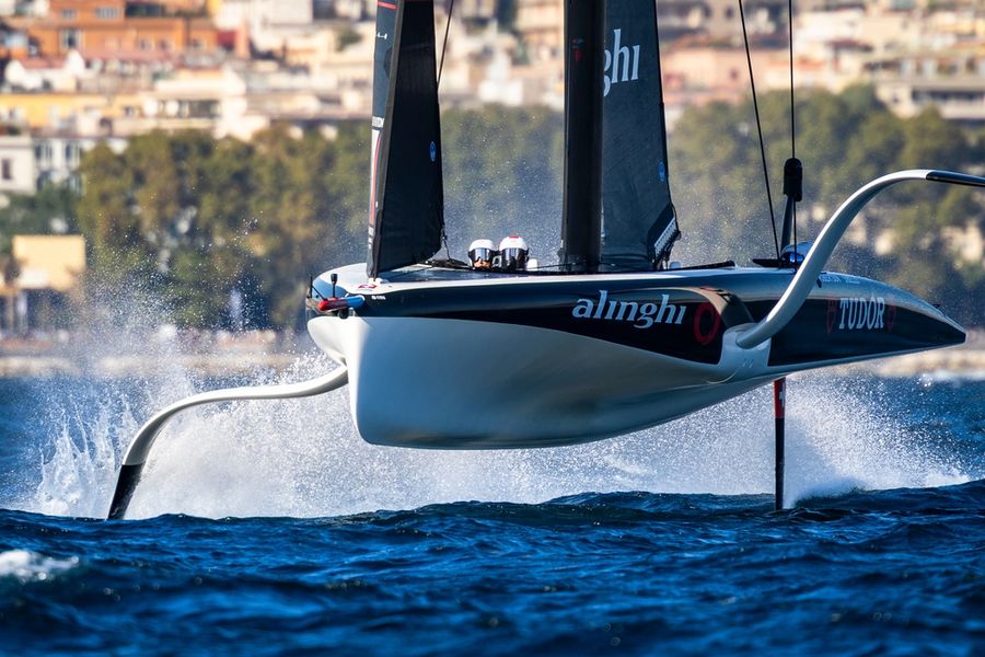 Chain drama, comeback: Alinghi third and hunting a final spot, 26 September 2026