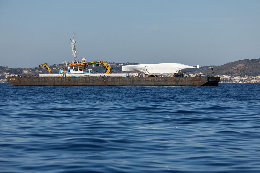 La Roche-Posay's AC75 makes its way into Naples for the Louis Vuitton 38th America's Cup Preliminary Regatta.