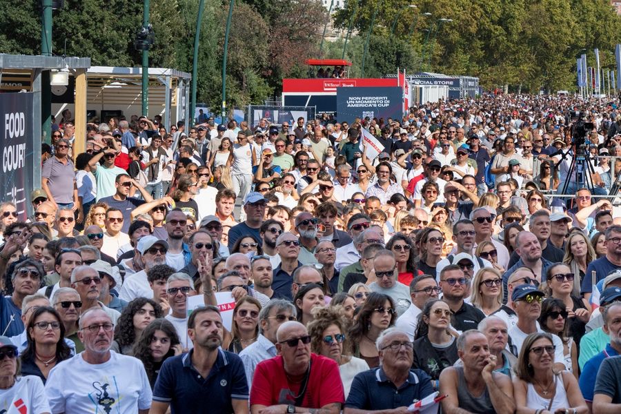 Crowds pack the waterfront for the final day of the Louis Vuitton Preliminary Regatta in Naples, 27 September 2026.
