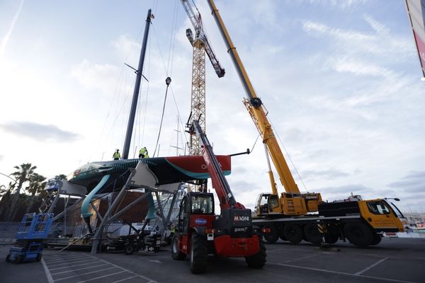 Taihoro (kiwi AC75) damaged in Crain Mishap