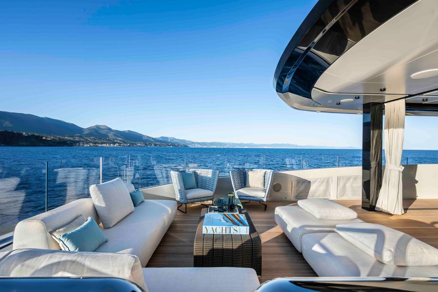 Upper deck of the Columbus Atlantique 38m