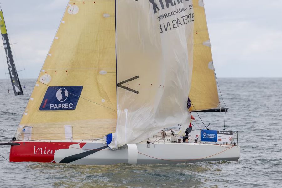 snapping-the-bxa-waypoint-in-the-solitaire-du-figaro-10.jpg