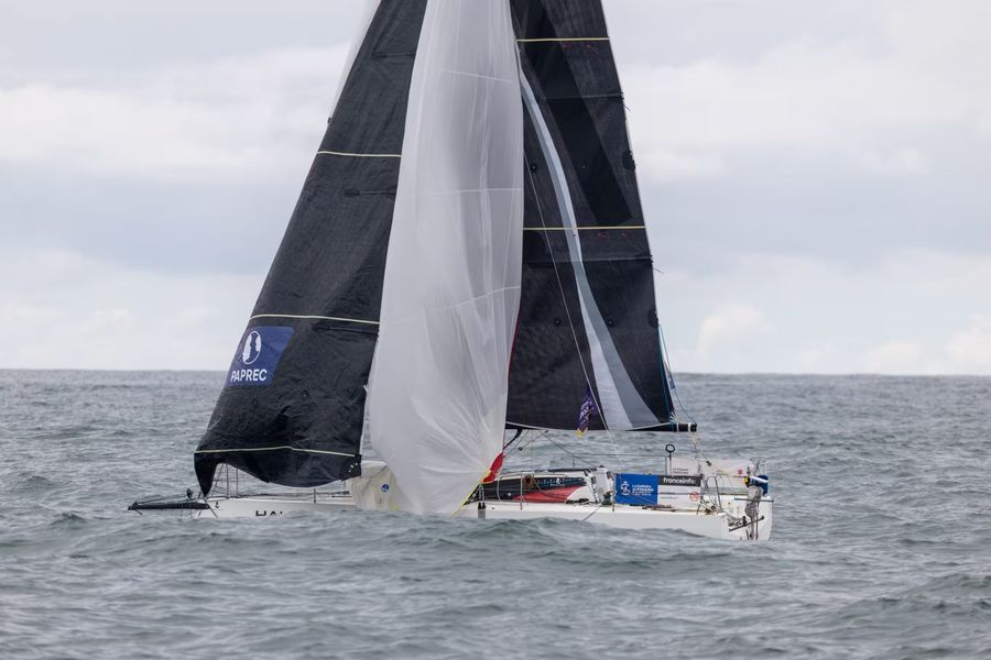 snapping-the-bxa-waypoint-in-the-solitaire-du-figaro-11.jpg
