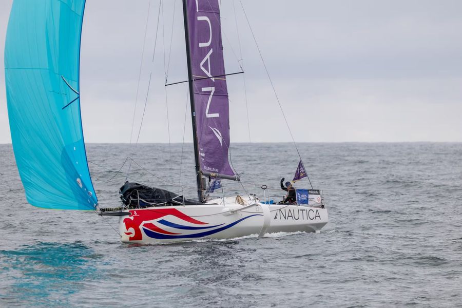 snapping-the-bxa-waypoint-in-the-solitaire-du-figaro-13.jpg