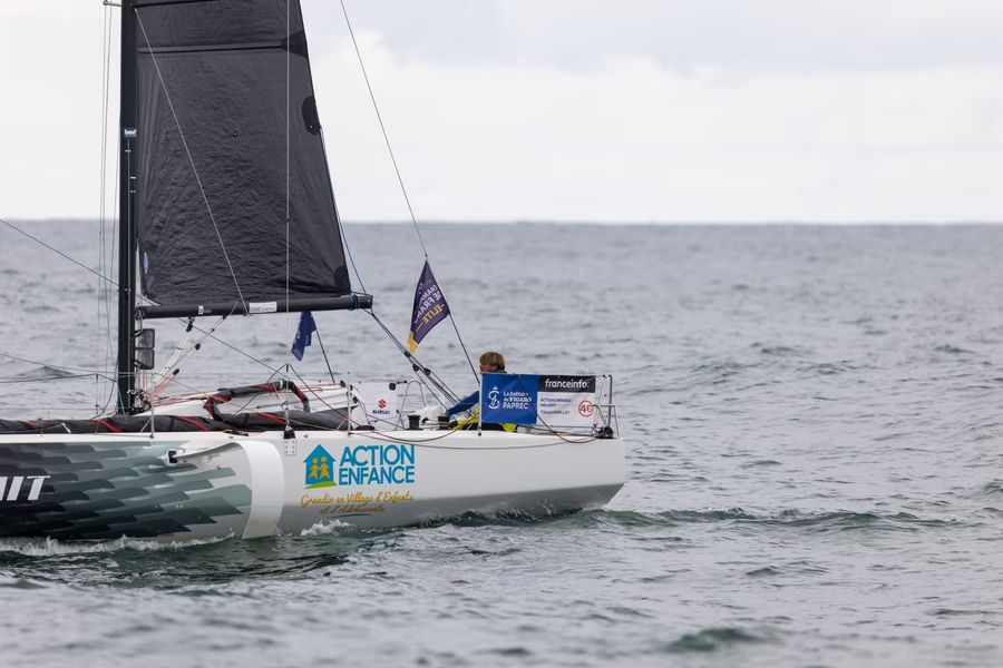 snapping-the-bxa-waypoint-in-the-solitaire-du-figaro-16.jpg