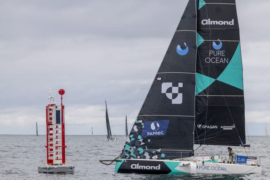 snapping-the-bxa-waypoint-in-the-solitaire-du-figaro-2.jpg