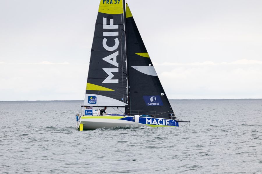 tom-dolan-back-in-the-hot-seat-as-the-fleet-begins-to-spread-1.jpg